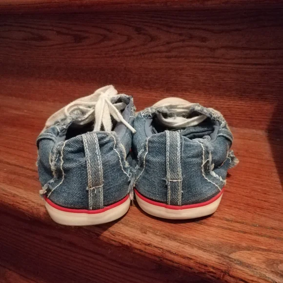 GUESS Trainers - Picture 4 of 5